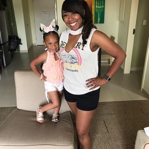 Meet your Posher, Yosheco